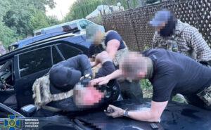 СБУ запобігла серії терактів та замовним нападам: підозри отримали експосадовець ДСНС та його спільники