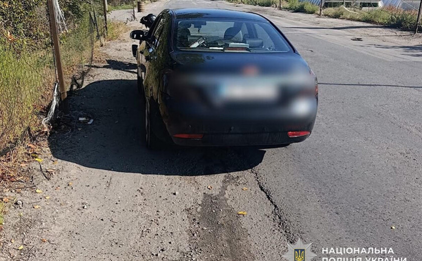 Окупанти атакували FPV-дроном авто неподалік Нікополя: загинув працівник поліції Окупанти атакували FPV-дроном авто неподалік Нікополя: загинув працівник поліції