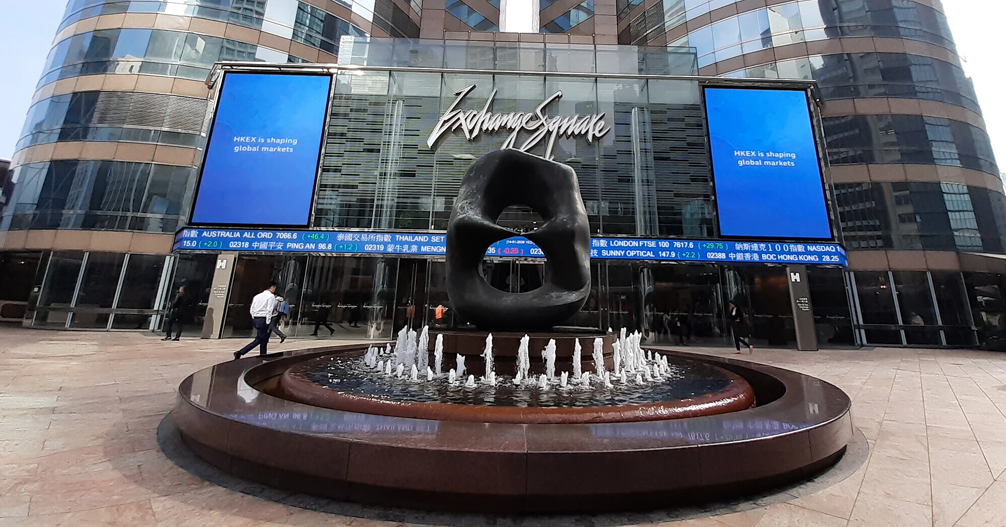 Гонконг хоче залучати IPO китайських виробників ракет і супутників