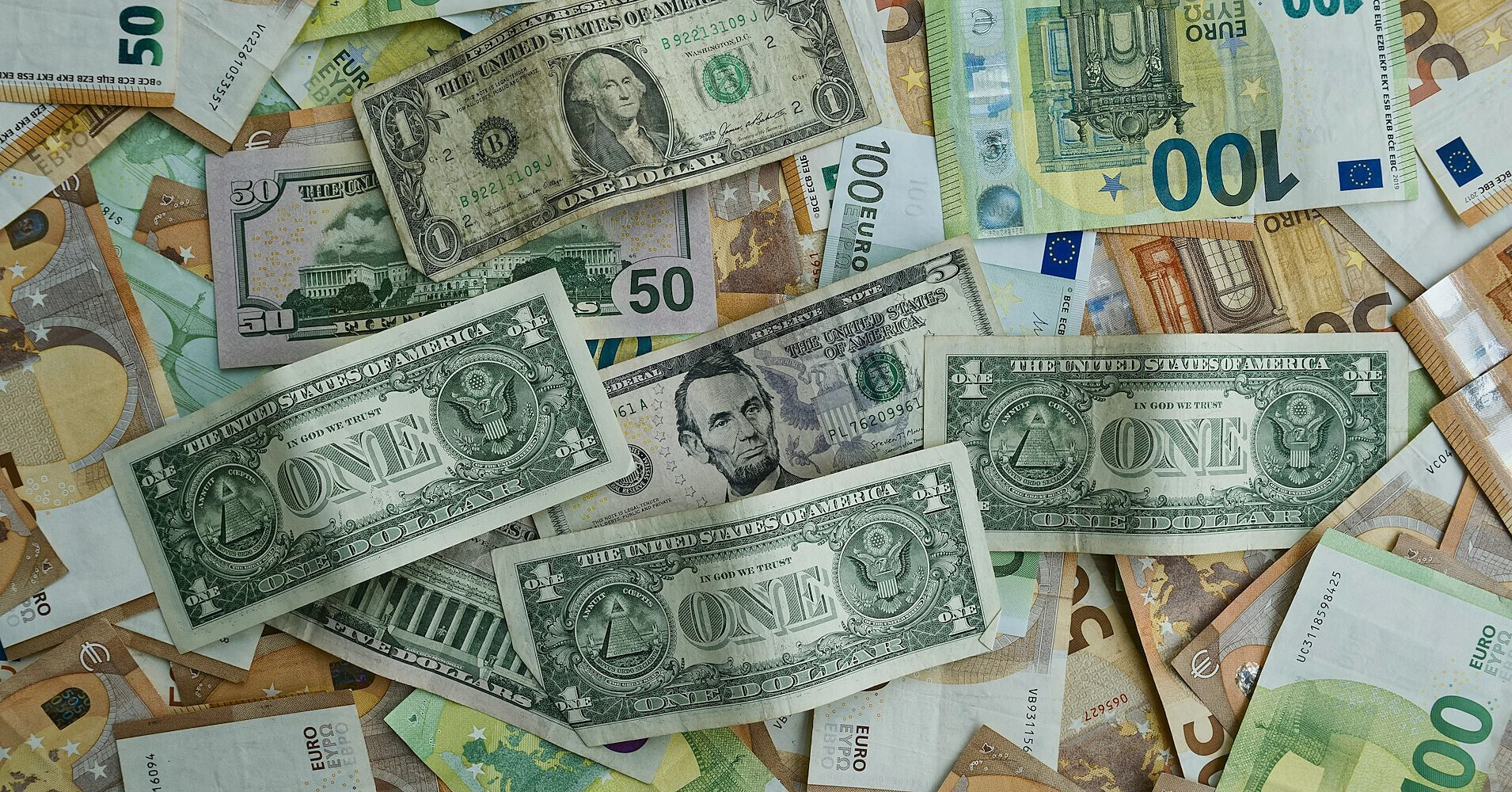 Американська статистика підтримала долар і послабила євро Американська статистика підтримала долар і послабила євро