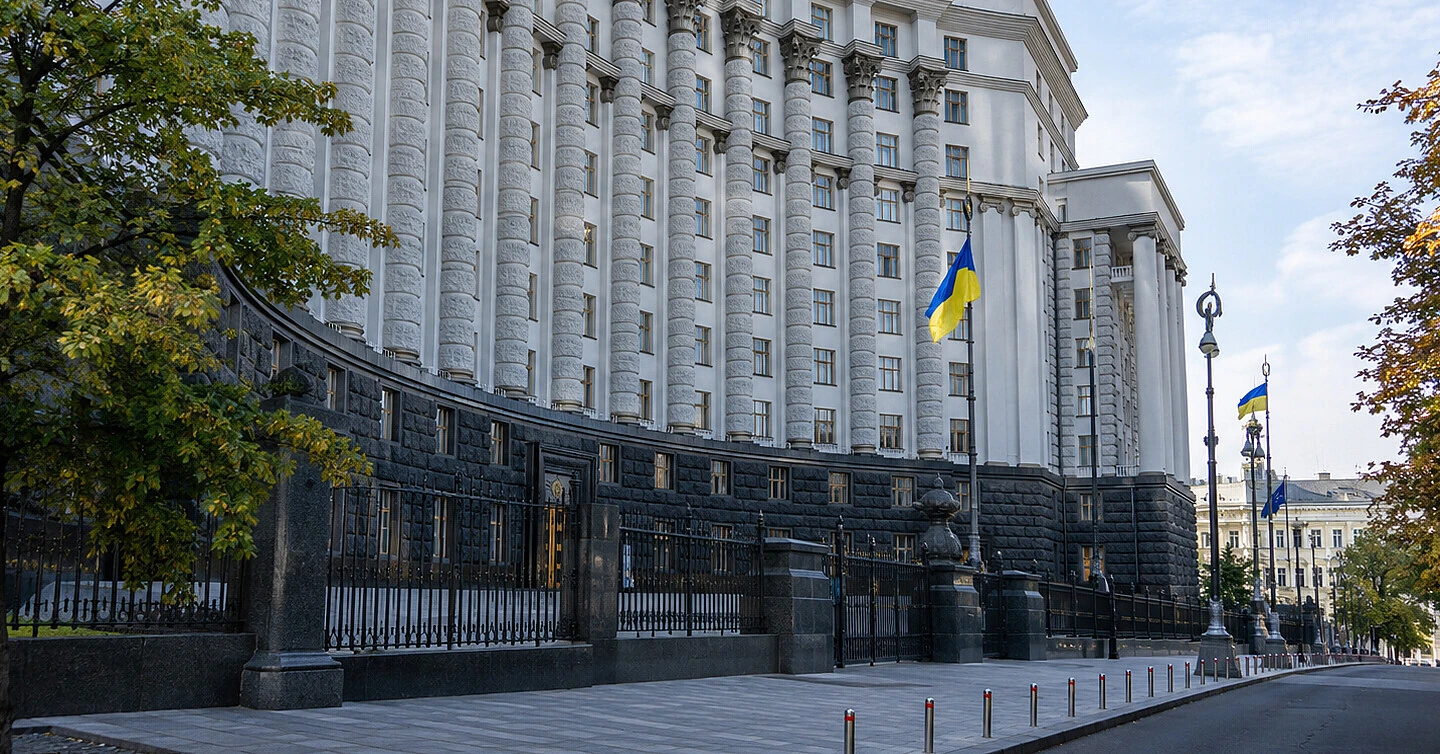 Кабмін переніс більшу частину незахищених видатків бюджету на грудень Кабмін переніс більшу частину незахищених видатків бюджету на грудень