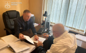 На Дніпропетровщині чоловік поранив 13-річного хлопця з пневматичної рушниці На Дніпропетровщині чоловік поранив 13-річного хлопця з пневматичної рушниці
