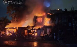 У Дніпрі вночі загорівся багатоквартирний будинок