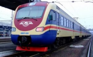 Між Дніпром та Запоріжжям скасували приміські поїзди: частину рейсів замінять автобусами