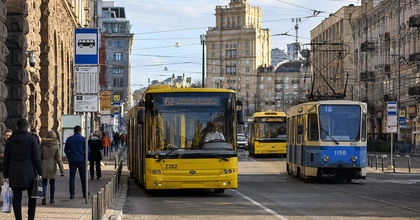 У столиці введуть щоденну зупинку транспорту на одну хвилину У столиці введуть щоденну зупинку транспорту на одну хвилину