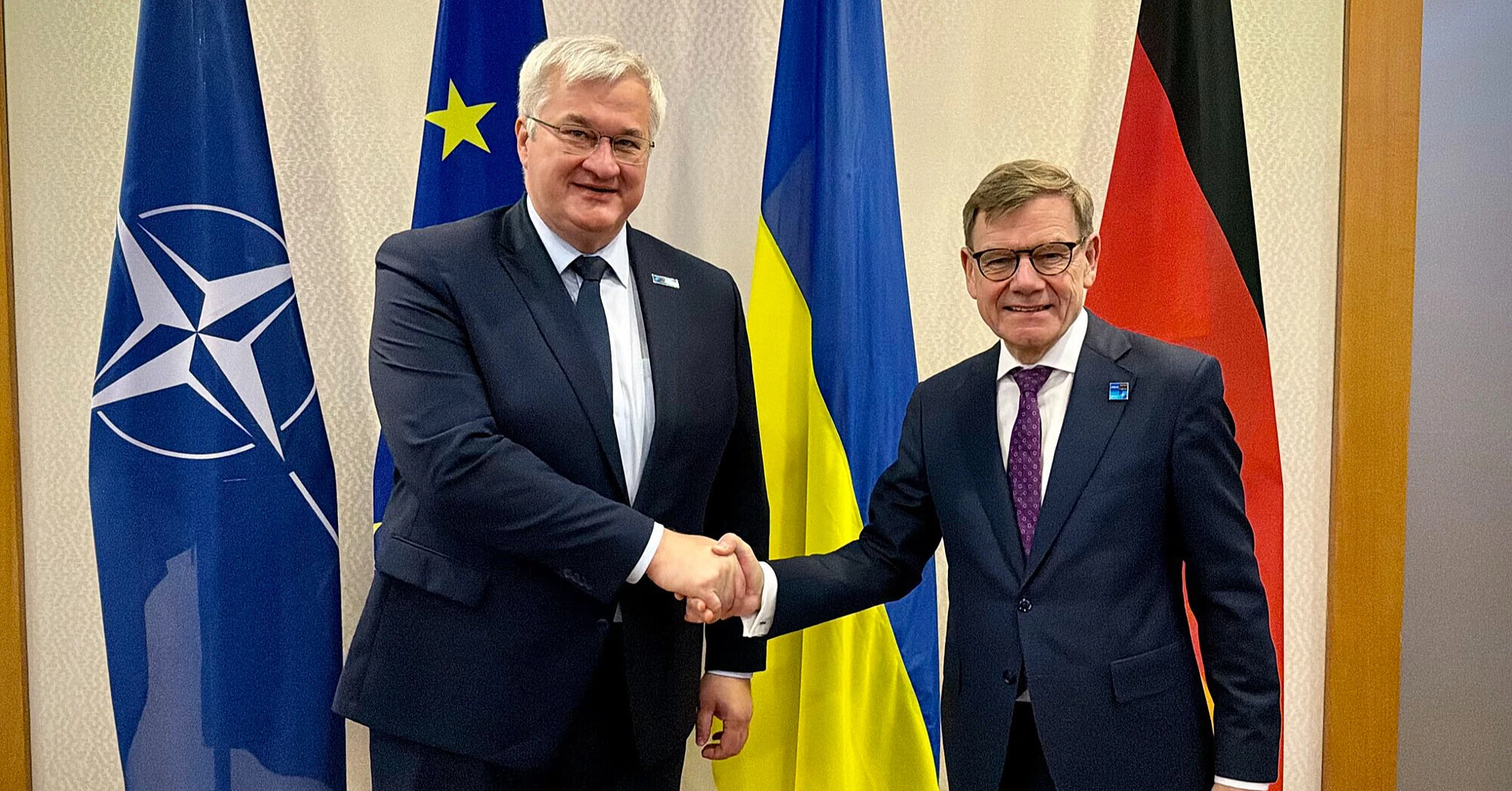 Берлін незадоволений обсягами українських замовлень та закликав Київ купувати більше зброї у Німеччині Берлін незадоволений обсягами українських замовлень та закликав Київ купувати більше зброї у Німеччині