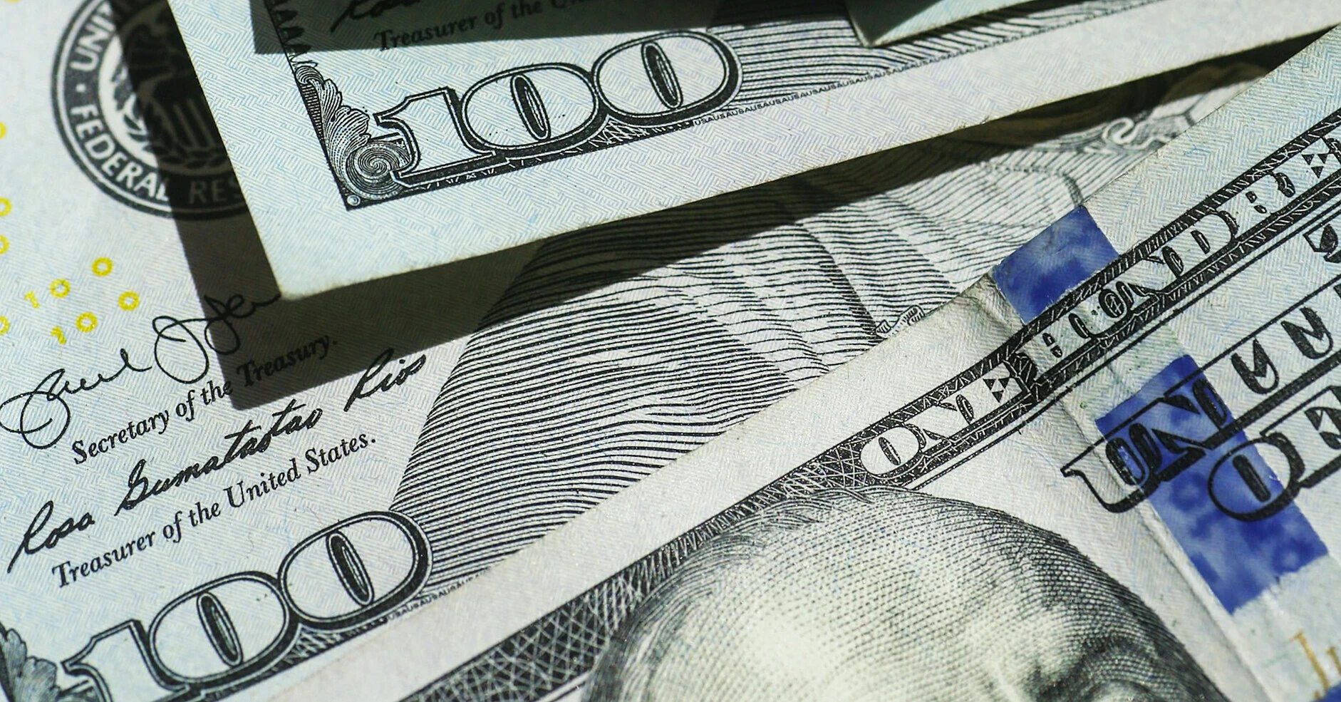 Долар продовжує дешевшати на українському валютному ринку Долар продовжує дешевшати на українському валютному ринку