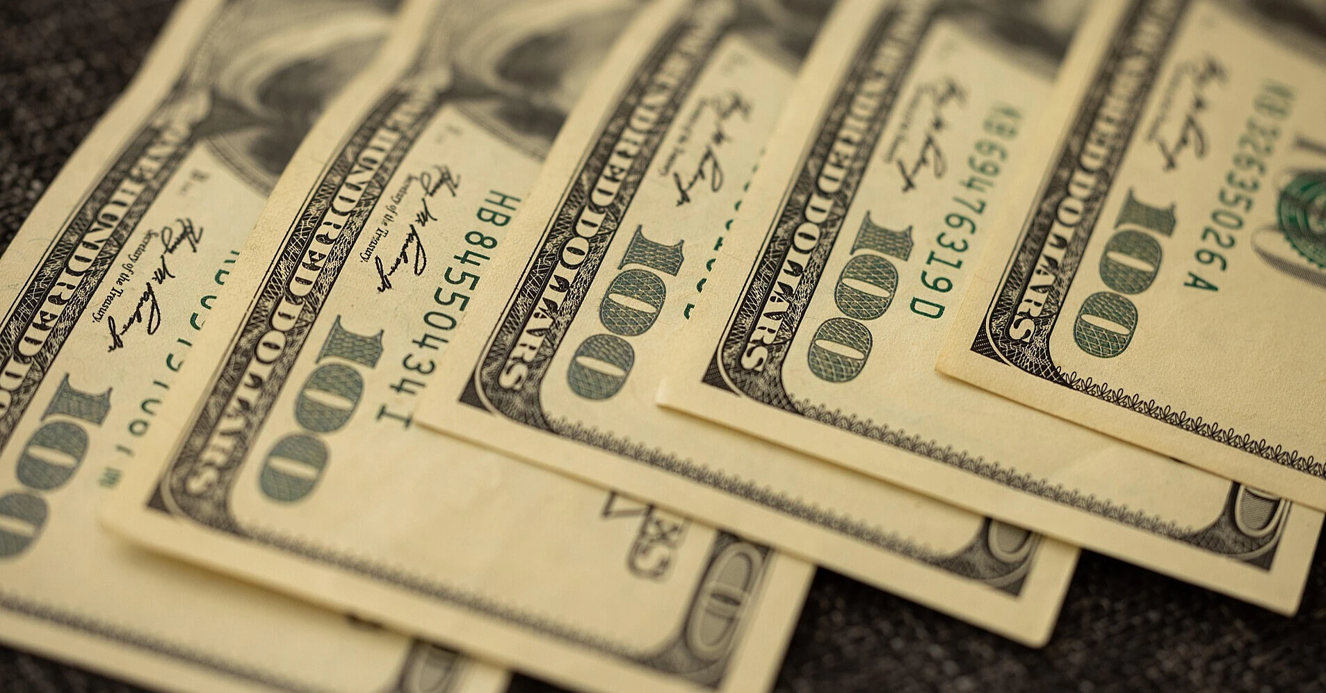 Долар різко подешевшав після трьох днів зростання: курс НБУ на 28 вересня Долар різко подешевшав після трьох днів зростання: курс НБУ на 28 вересня