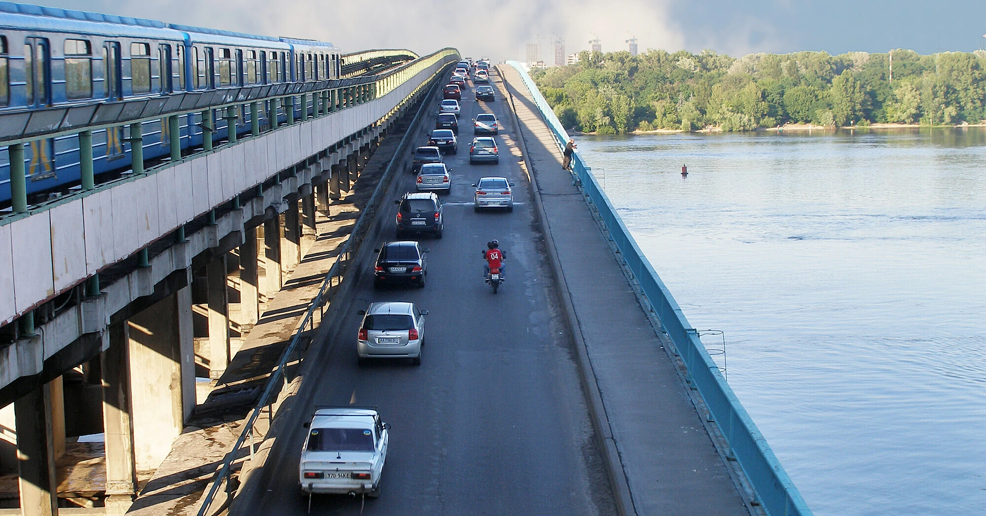 У Києві змінять роботу метро і мостів під час повітряних тривог