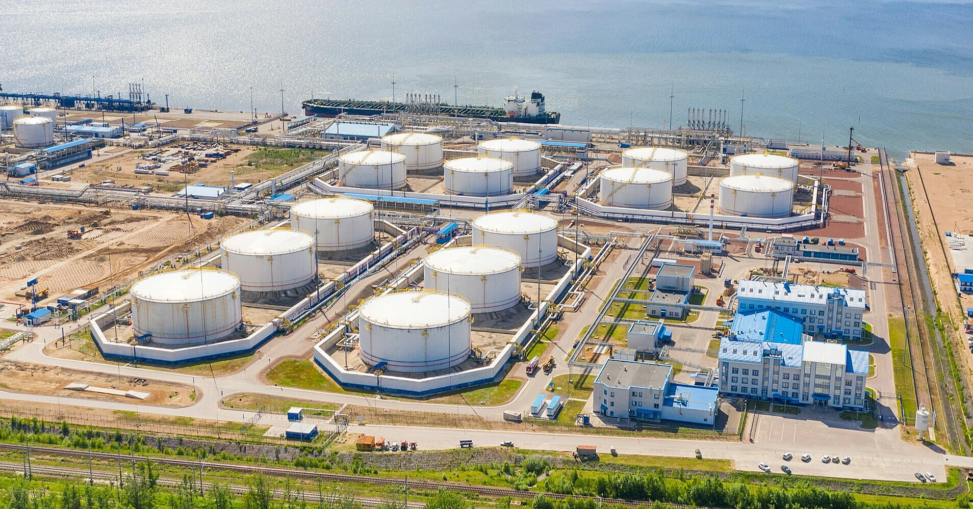 Польща готує нову спробу запровадити податок на надприбутки нафтотрейдерів Польща готує нову спробу запровадити податок на надприбутки нафтотрейдерів