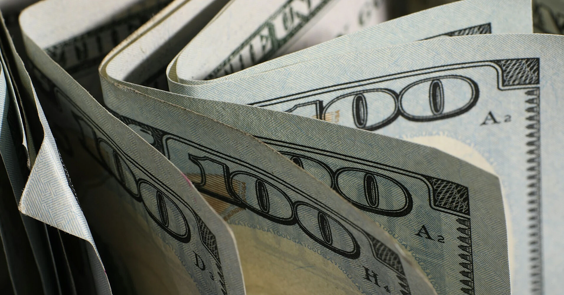Долар продовжує дешевшати на українському ринку Долар продовжує дешевшати на українському ринку