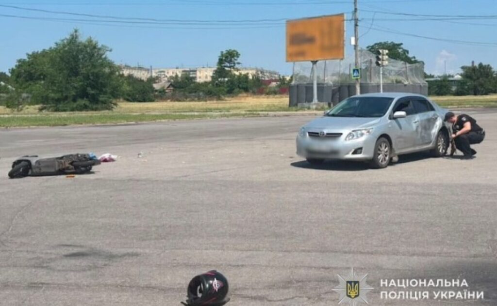 Перевищив швидкість та зіткнувся з мопедом: слідчі Нікополя повідомили про підозру водієві авто, який спричинив ДТП