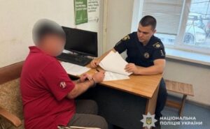 Викрав акумулятор з авто літнього чоловіка: правоохоронці Кривого Рогу затримали зловмисника