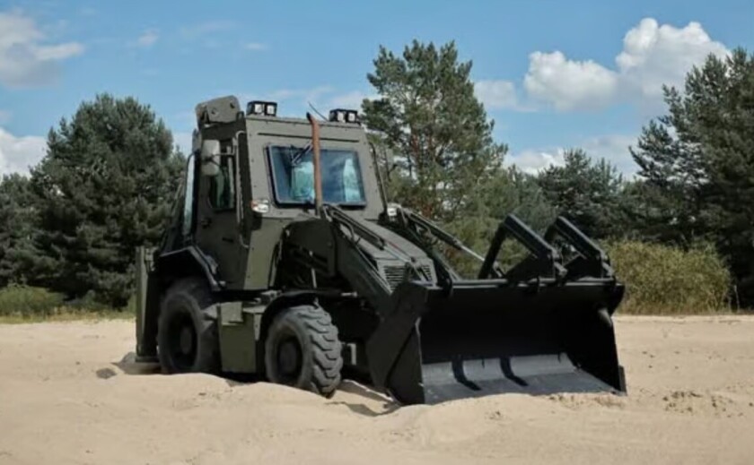В Україні створили перший броньований екскаватор для потреб війська В Україні створили перший броньований екскаватор для потреб війська
