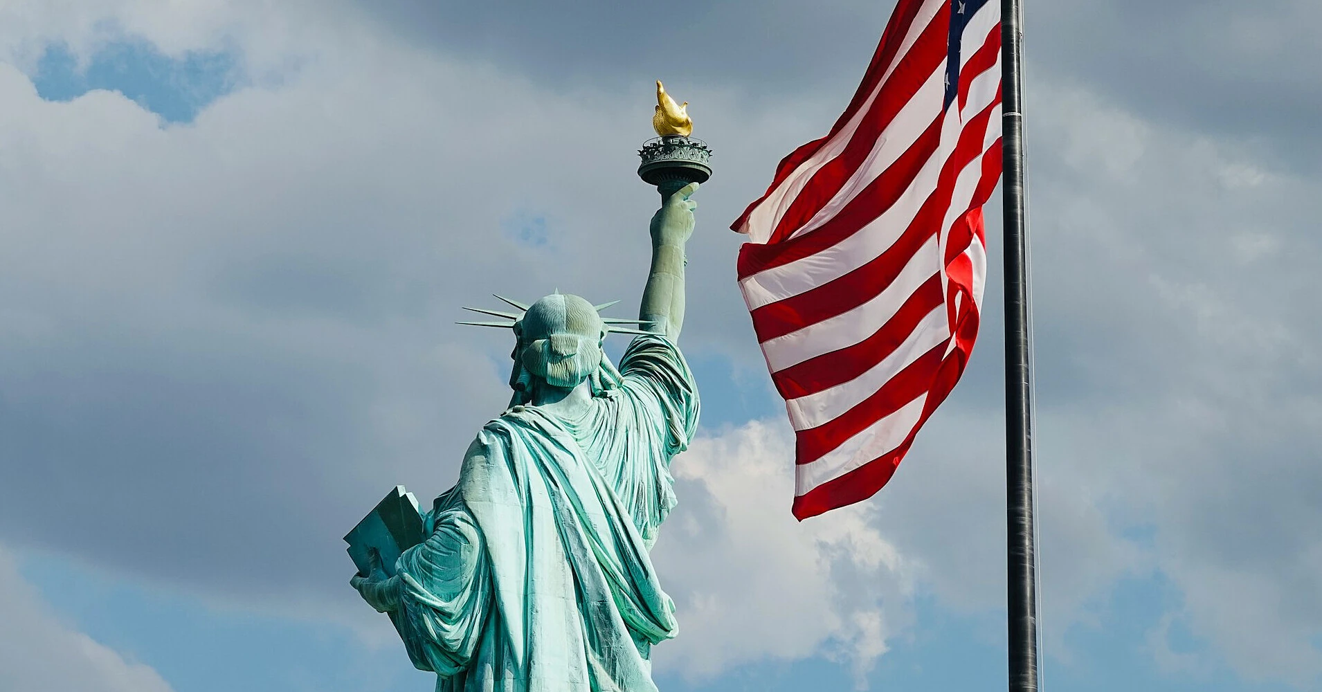Суд у США заблокував нові обмеження для іноземних студентів і журналістів Суд у США заблокував нові обмеження для іноземних студентів і журналістів