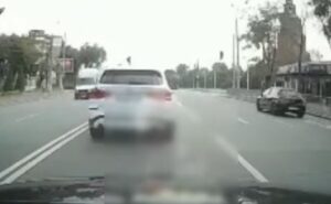 У Кривому Розі водійка знехтувала правилами обгону: патрульні притягнули її до відповідальності