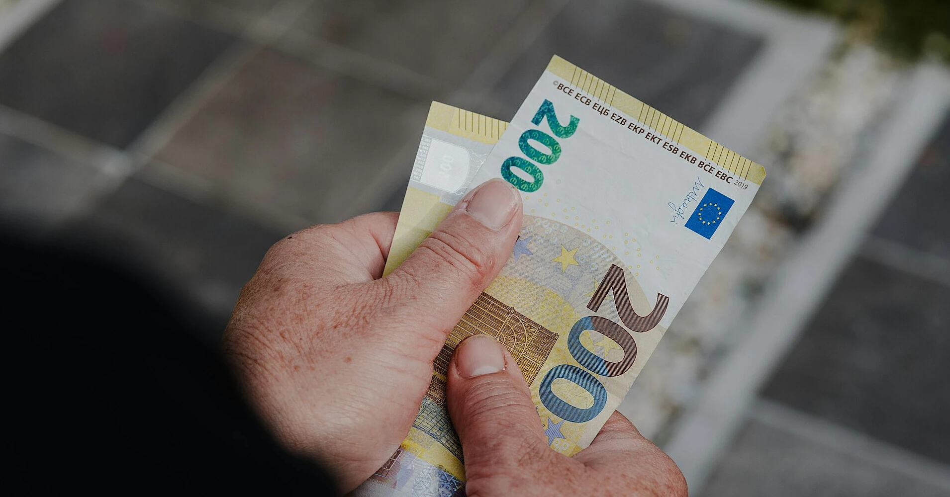 Євро завершує вересень помітним ослабленням Євро завершує вересень помітним ослабленням