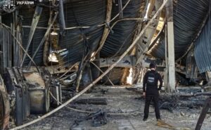 У Запоріжжі через атаку російського дрона пошкоджений торговельний центр, є постраждалий