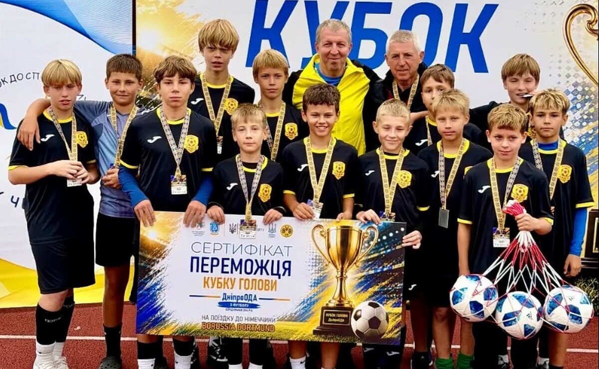 Юні футболісти з Кам’янського виграли Кубок голови ДніпроОВА та отримали поїздку до Німеччини Юні футболісти з Кам’янського виграли Кубок голови ДніпроОВА та отримали поїздку до Німеччини