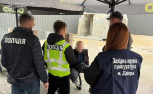У Дніпрі чоловік за тисяч обіцяв бронювання від мобілізації та виїзд за кордон У Дніпрі чоловік за тисяч обіцяв бронювання від мобілізації та виїзд за кордон