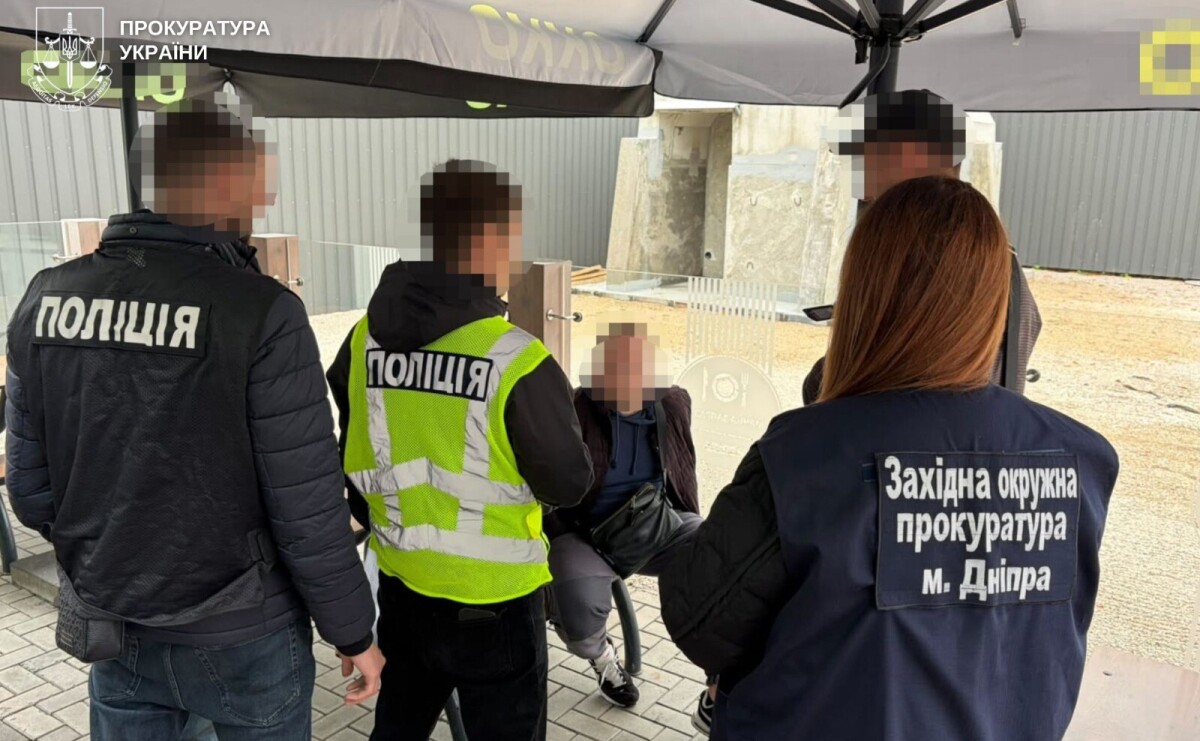 У Дніпрі чоловік за  тисяч обіцяв бронювання від мобілізації та виїзд за кордон