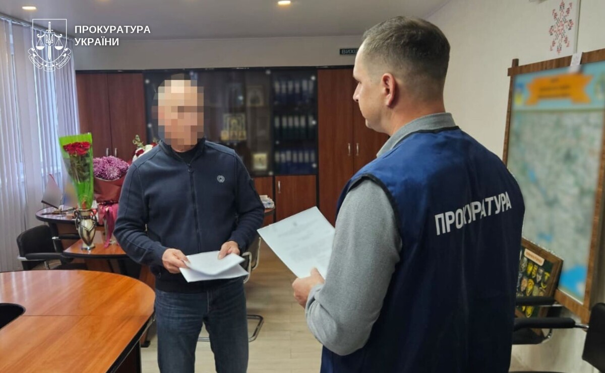 На Дніпропетровщині міського голову підозрюють у розтраті 1,2 млн грн на ремонті доріг На Дніпропетровщині міського голову підозрюють у розтраті 1,2 млн грн на ремонті доріг