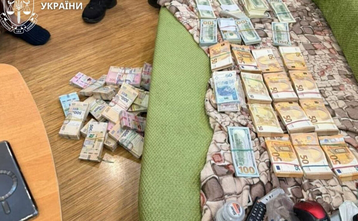 Привласнення понад 14,5 млн гривень під час закупівель для військової частини у Дніпрі: судитимуть пʼятьох осіб Привласнення понад 14,5 млн гривень під час закупівель для військової частини у Дніпрі: судитимуть пʼятьох осіб