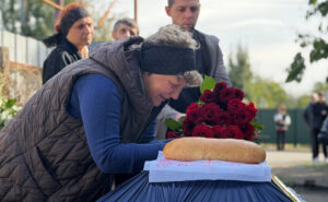 У Синельниковому попрощалися з 15-річним хлопцем, який загинув через удар рф по відділенню «Нової пошти» У Синельниковому попрощалися з 15-річним хлопцем, який загинув через удар рф по відділенню «Нової пошти»
