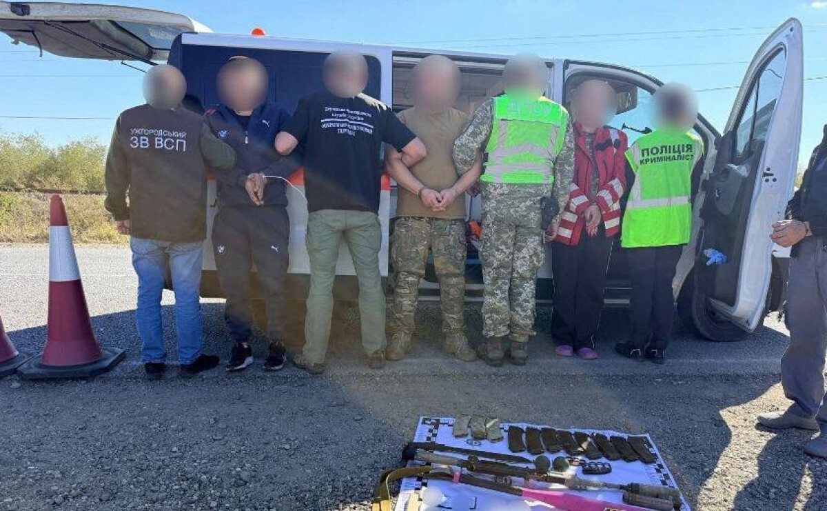«Швидка» зі зброєю та чоловіками у багажнику: на Закарпатті викрили ще одну схему втечі з країни «Швидка» зі зброєю та чоловіками у багажнику: на Закарпатті викрили ще одну схему втечі з країни