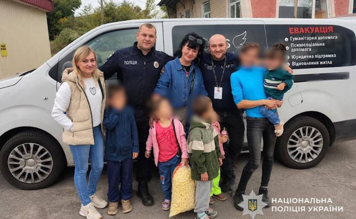 Із Марганця евакуювали матір із п’ятьма дітьми через обстріли та домашнє насильство Із Марганця евакуювали матір із п’ятьма дітьми через обстріли та домашнє насильство