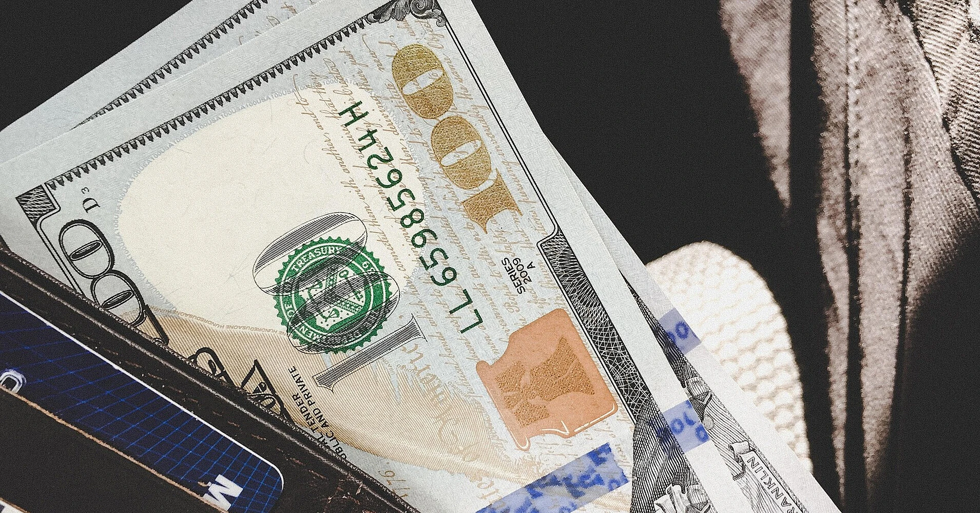 Курс долара наблизився до важливої позначки перед вихідними Курс долара наблизився до важливої позначки перед вихідними