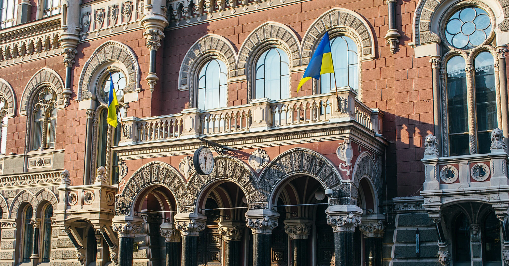 Обшуки в НБУ можуть бути пов’язані з “Карпатнафтохімом” та Sense Bank – Железняк
