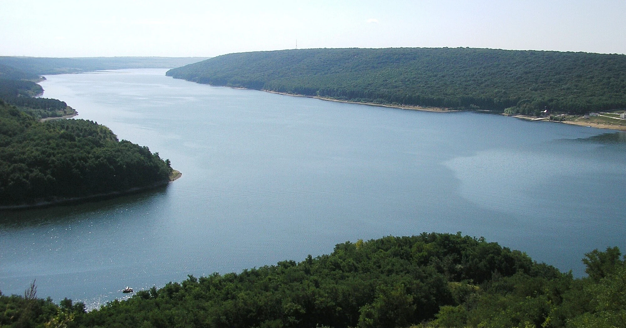 Україна збільшила скидання води з Дністра для підтримки Молдови попри дефіцит у власних містах
