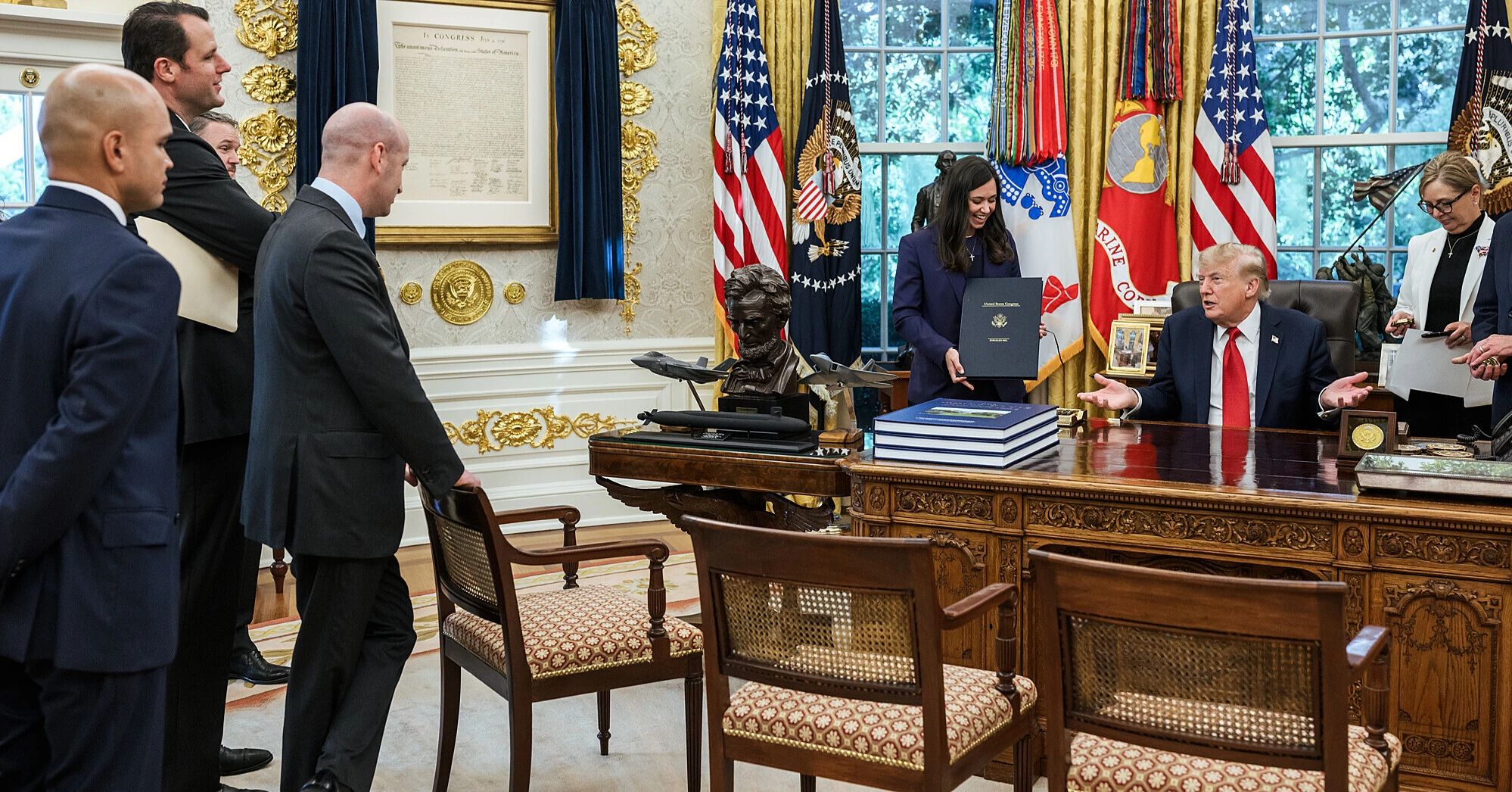 Трамп підписав санкційний закон проти Росії — і сам призупинив його ключові заходи без терміну: що залишилося на папері