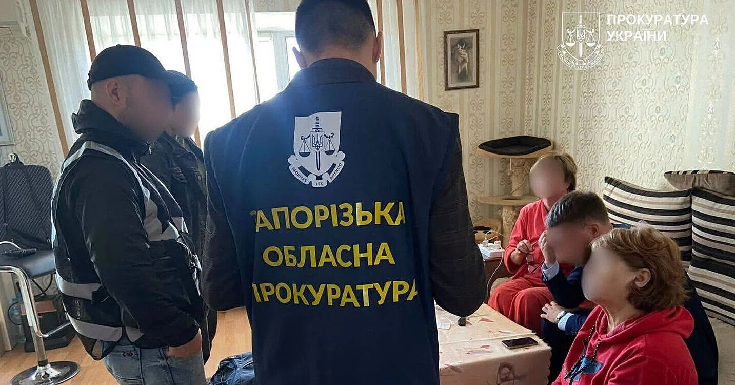 У Запоріжжі викрили схему фіктивного працевлаштування чоловіків у школах
