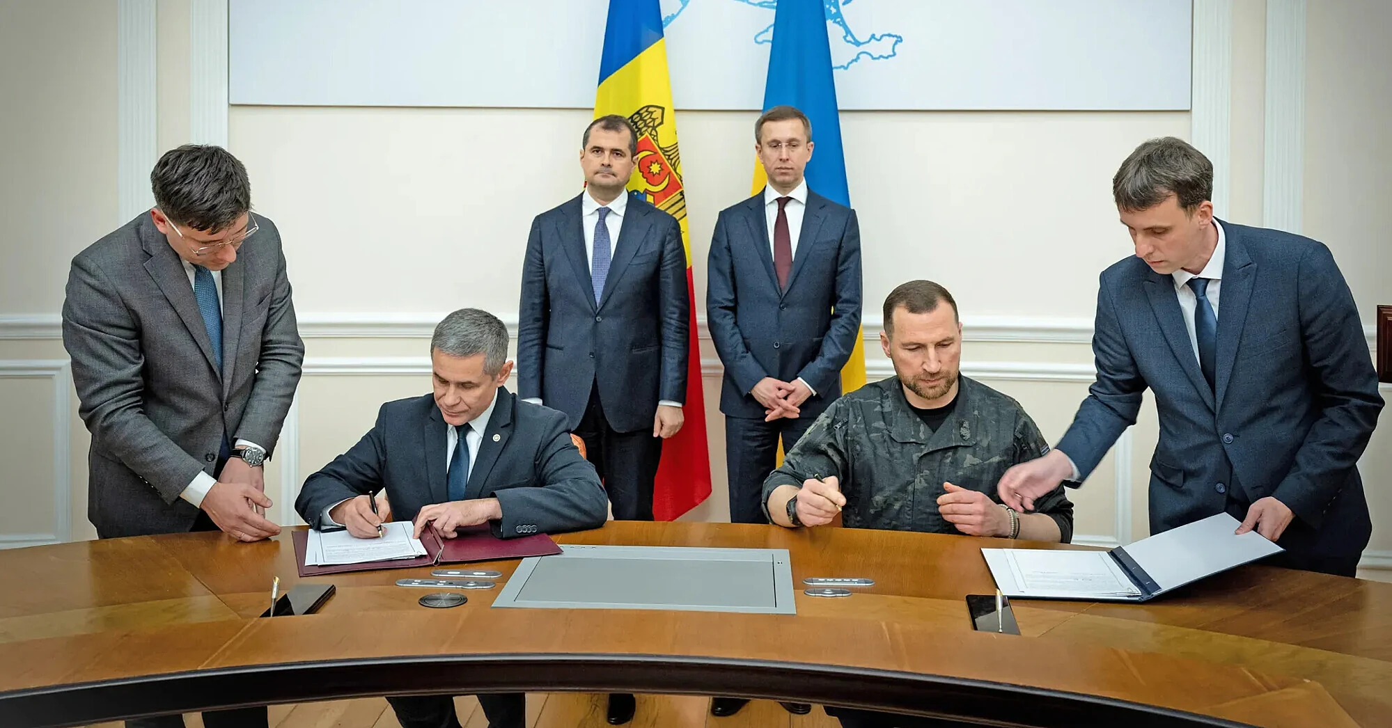 Україна та Молдова підписали угоду про спільні оборонні проєкти Україна та Молдова підписали угоду про спільні оборонні проєкти